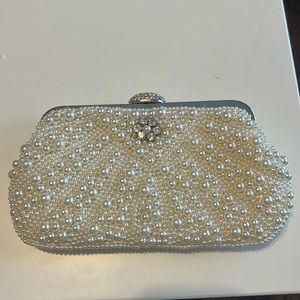 Beaded clutch